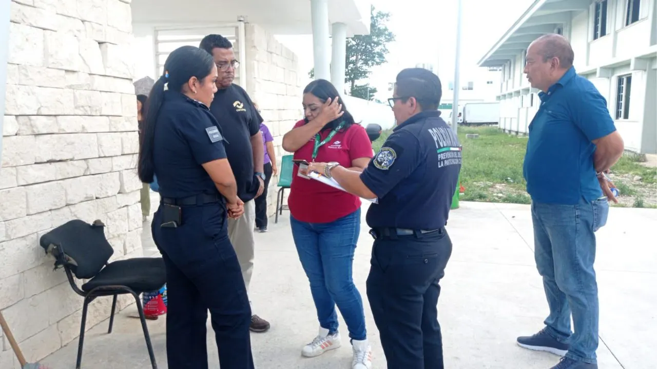 Estudiante del Conalep 4 de Cancún recibe atención médica y psicológica tras sufrir crisis nerviosa dentro del plantel